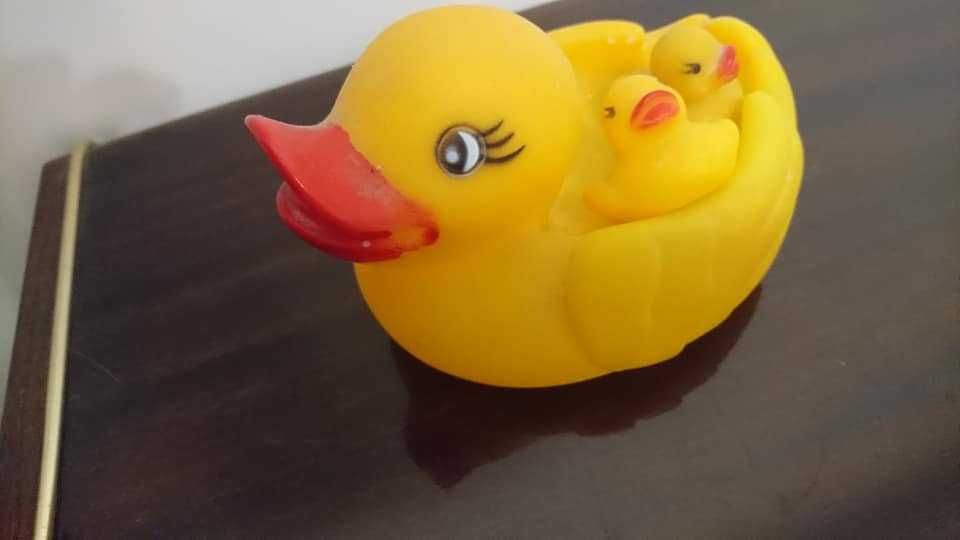 уточка резиновая с пищалкой