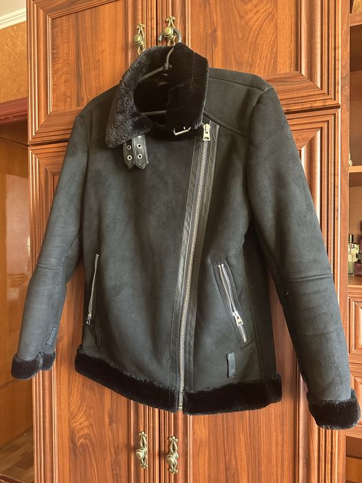 Продам жіночу теплу зимову куртку-пуховик,дублянку і інші куртки