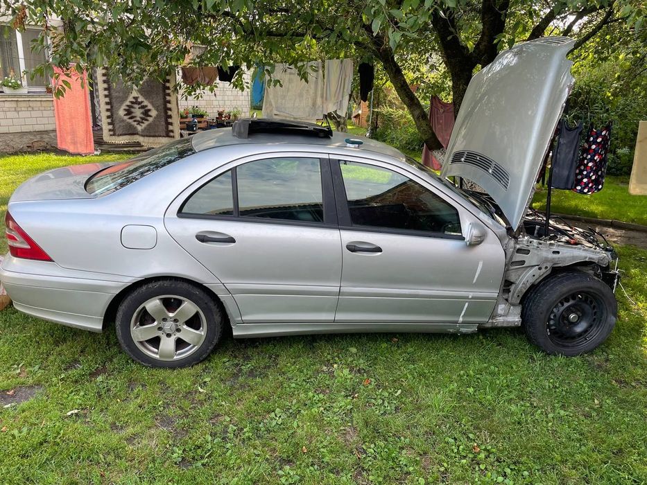 Дверка мерседес w203 c180 c200 c320 744