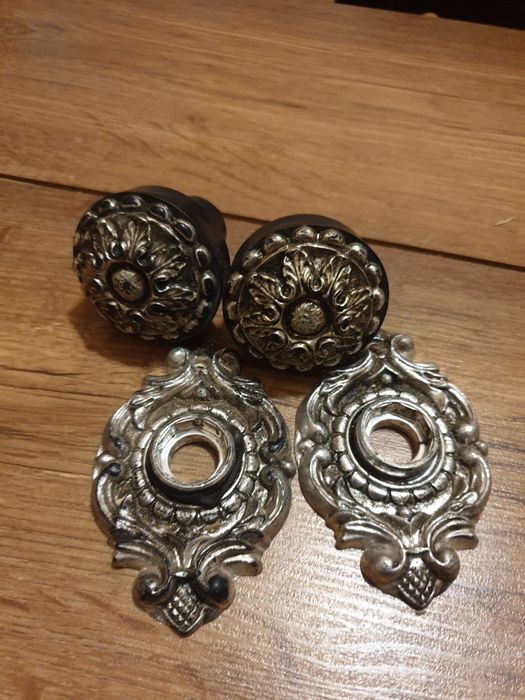 Накладні ручкі на двері, врізний замок