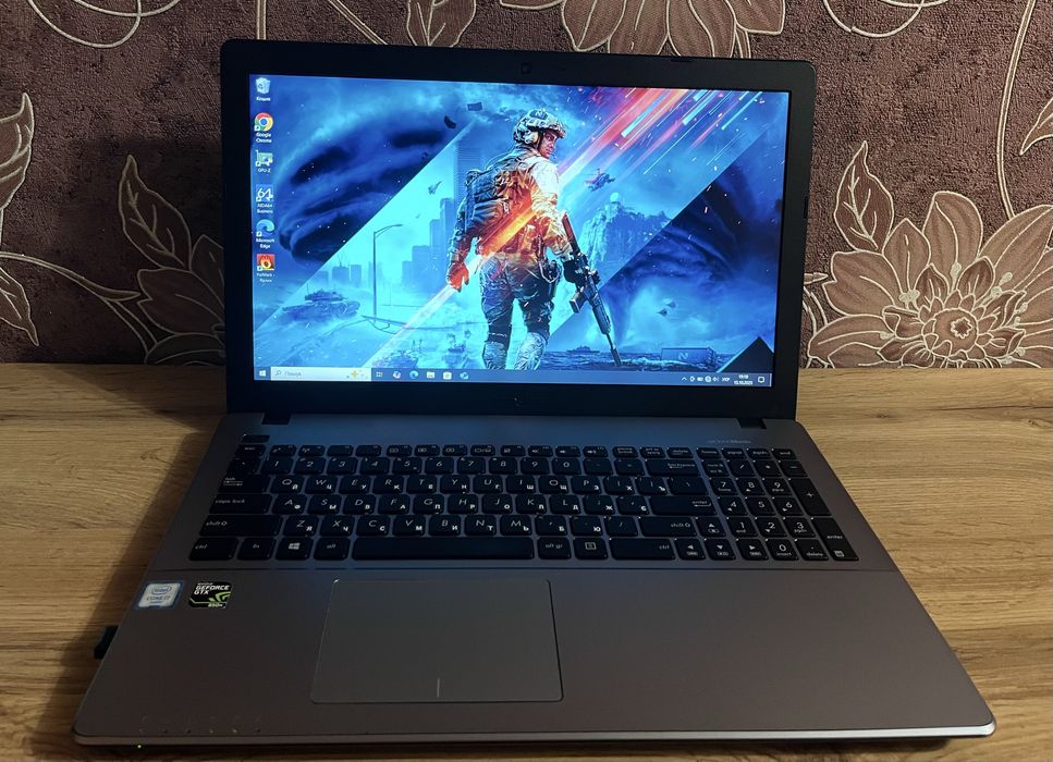 Ігровий ноутбук / ПРОЦ: i7 / Nvidia Geforce GTX