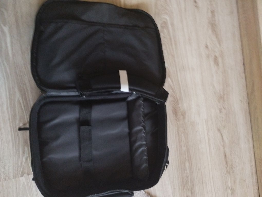 Oddam torbę na laptopa