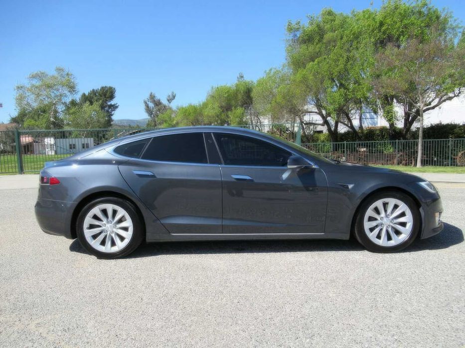 Tesla Model S 75D      2017