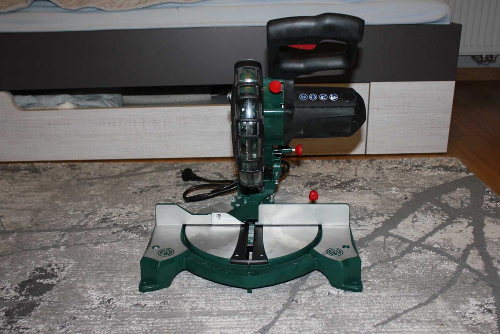 Pilarka ukośnica piła Parkside PKS 1500 B3