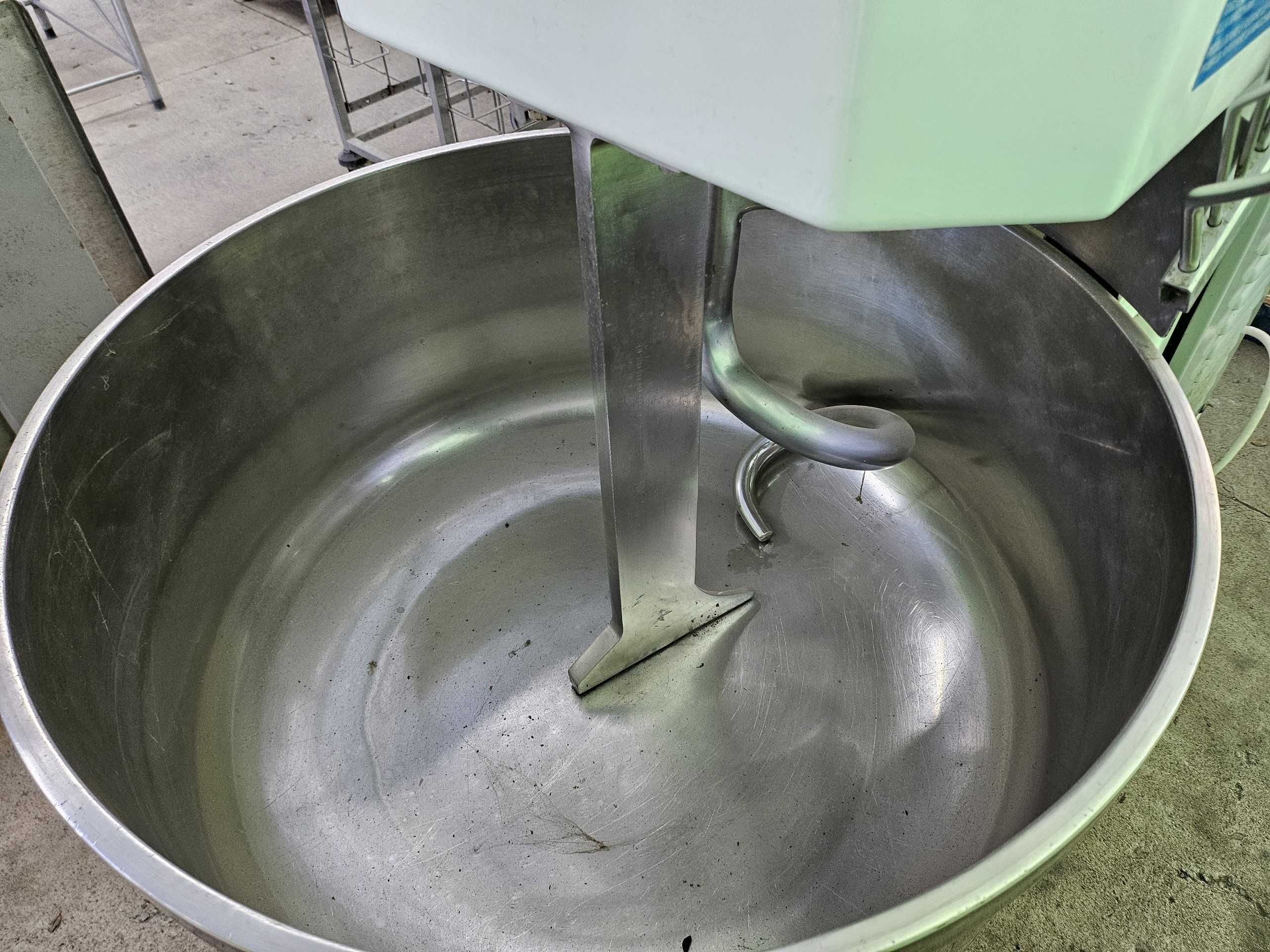 Amassadeira trifásica para 50kg de massa