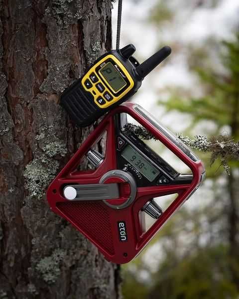 Зарядное с динамо и солнечной панелью радио Eton Красный Крест США