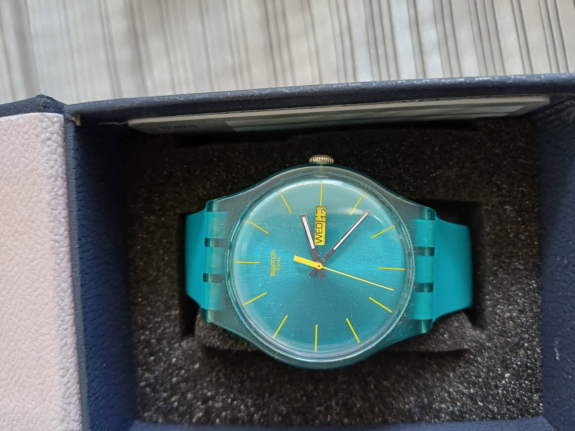 Relógio swatch  com calendario