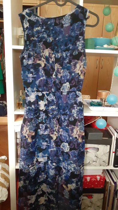 Sukienka niebieska w kwiaty 38