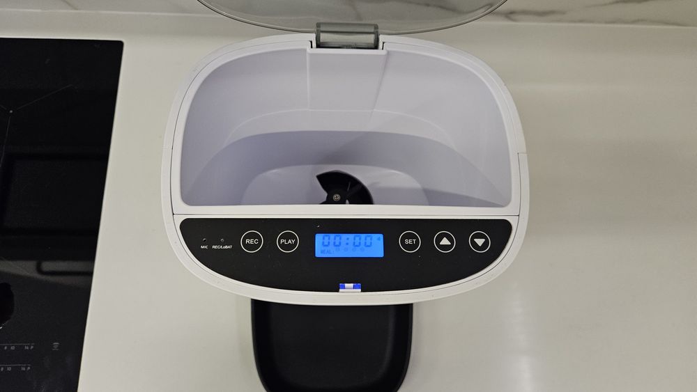 Eyenimal dozownik na karmę dla psa kota dystrybutor  automat 1.7 kg