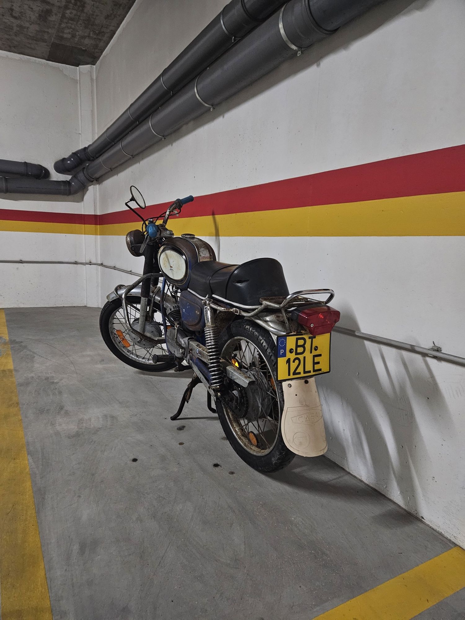 Motorizada antiga Casal
