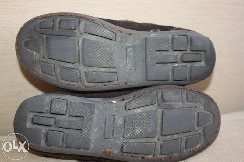 Sapatos castanhos em camurça tamanho 29