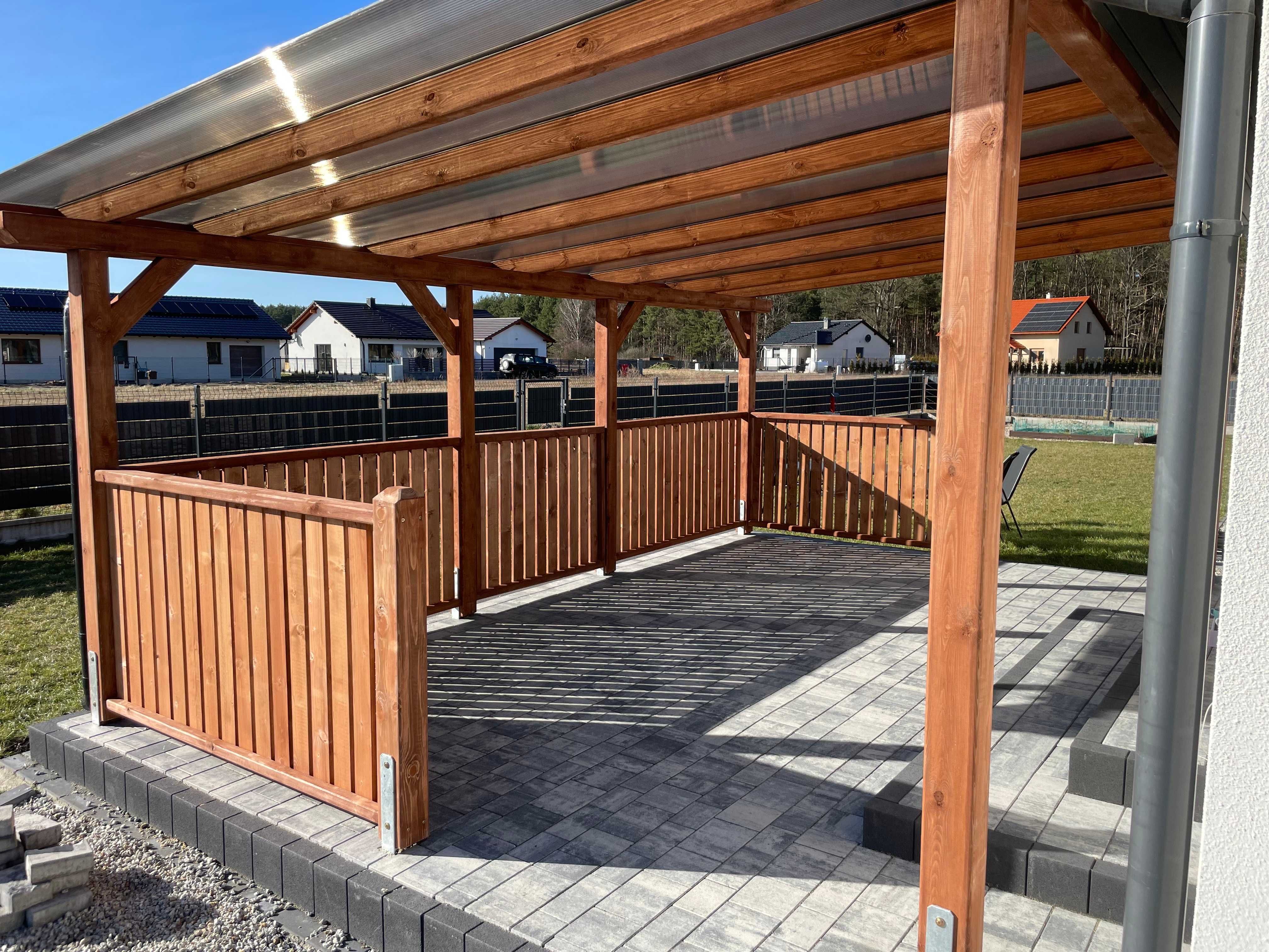 Zadaszenie tarasu z poliwęgalnu 600 cm x 300 cm z zabudową balustradą