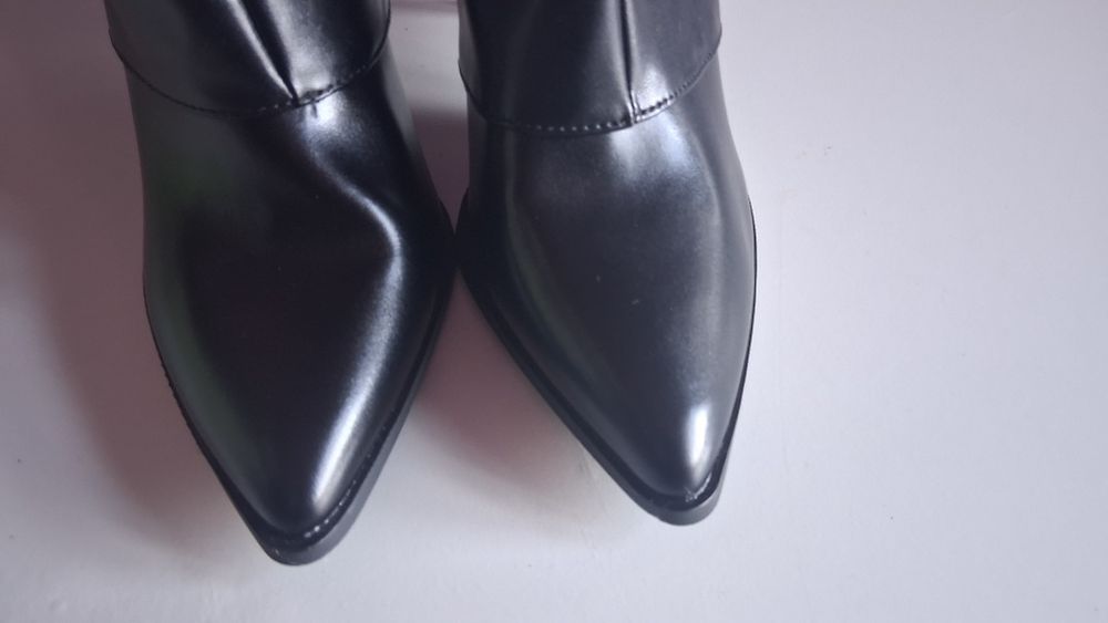 Nowe, stylowe kozaki na szpilce 38