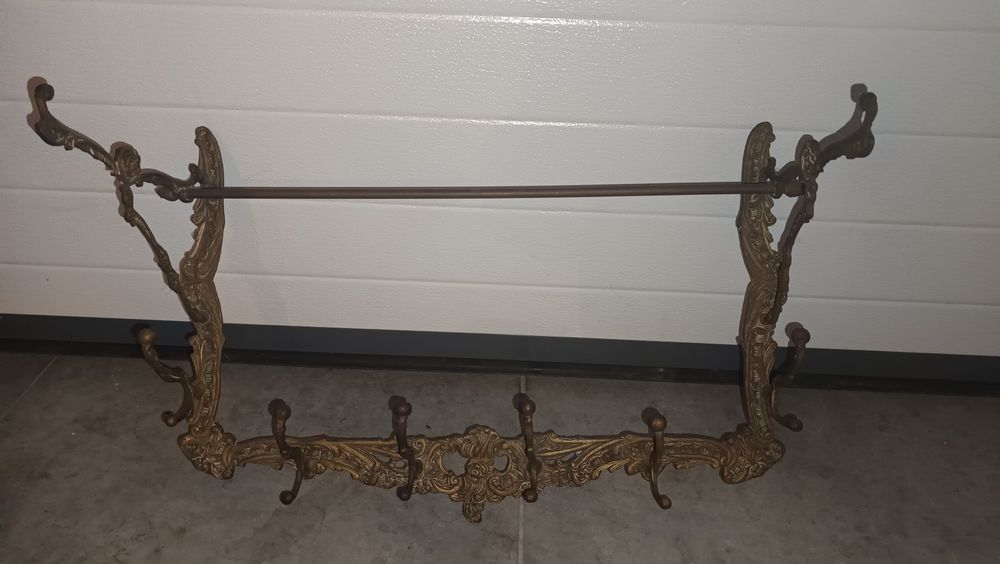 Chapeleiras e bengaleiros antigos