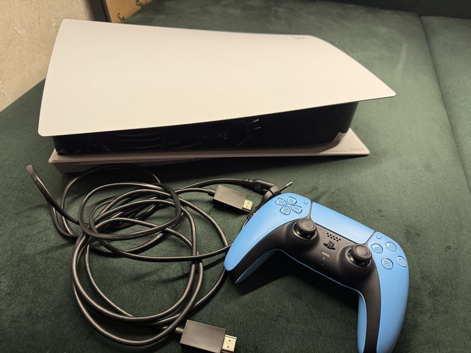 Sprzedam PS5 z napędem + pad