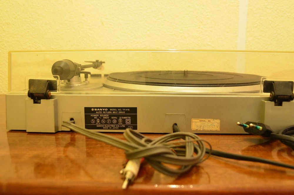 Gira Discos Sanyo TPX 1 S