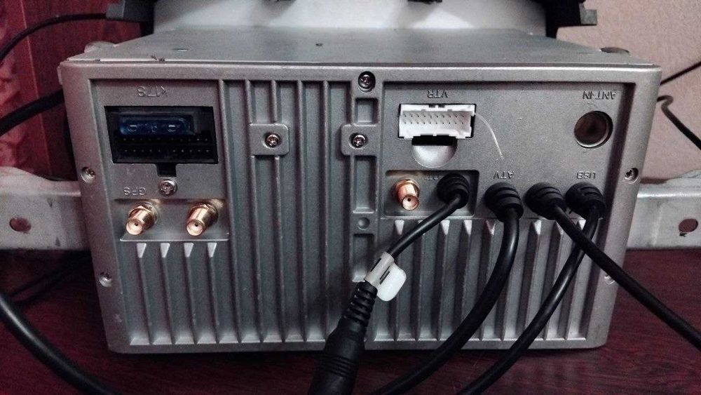 Продаю б/у магнітолу TOYOTA RAV4 III покоління у гарному стані