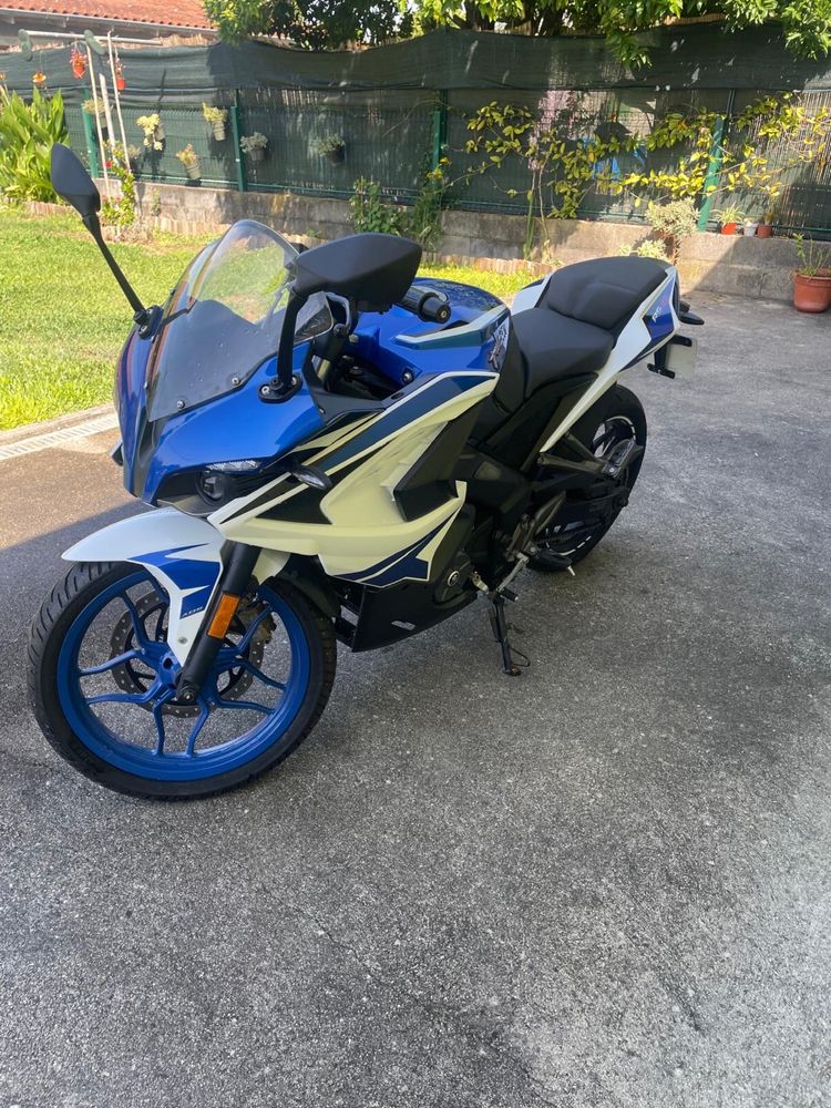 Bajaj Pulsar RS200 NOVA