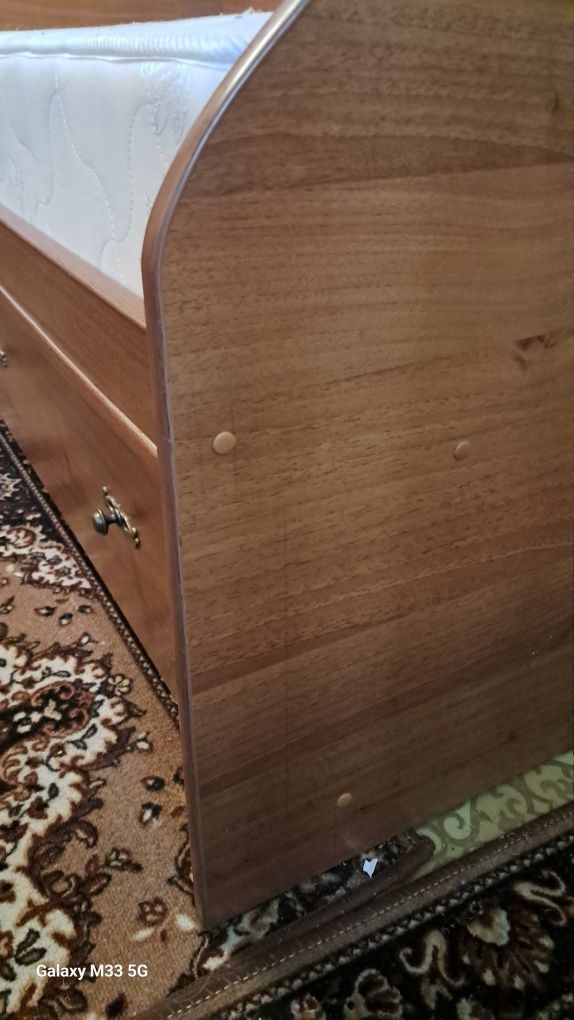 Продам кровать деревянную