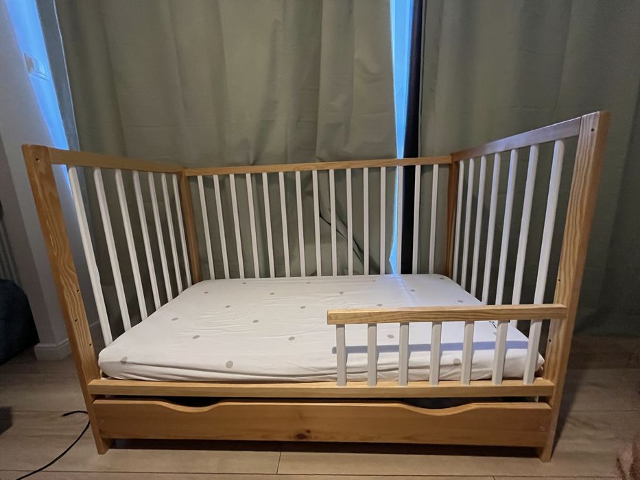 Drewniane łóżeczko z szufladą Magda 120x60 + materac