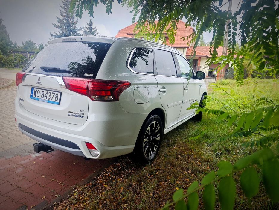 Mitsubishi Outlander Mitsubishi Outlander PHEV 2017r Biała Perła
