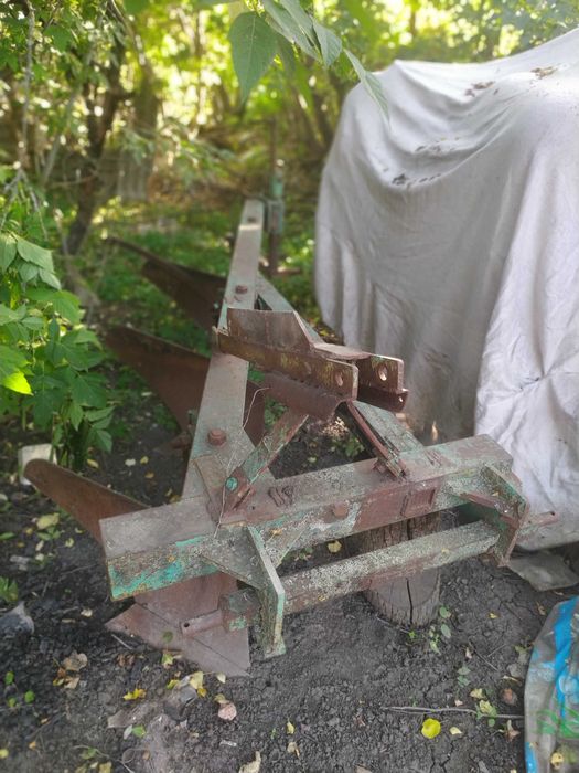 Продам плуг 3*35., дискова борона 310.Запчастини на Уаз.