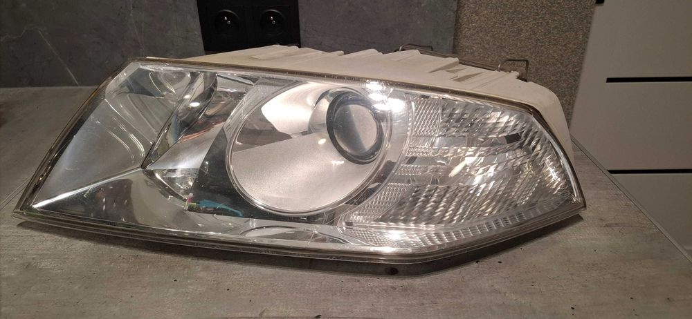 Dwie Lampy Skoda Octavia 2 przód