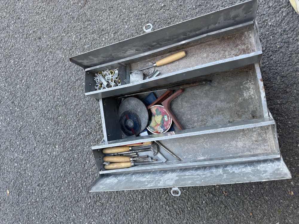 Skrzynka metalowa na narzedzia