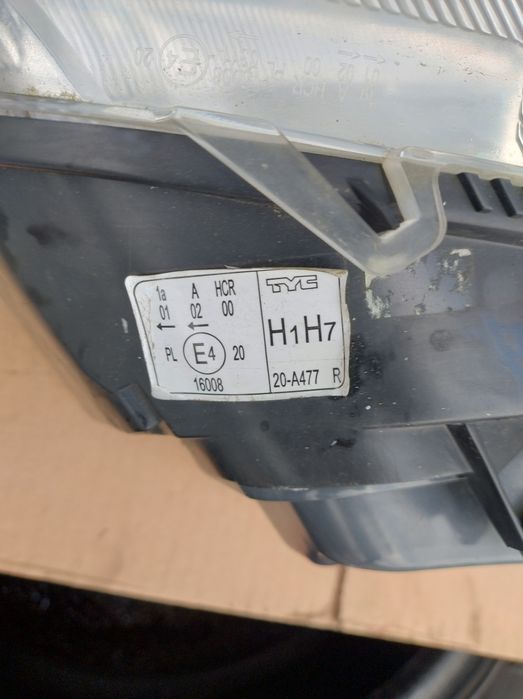 Reflektor lampa Ford Focus C-Max MK1