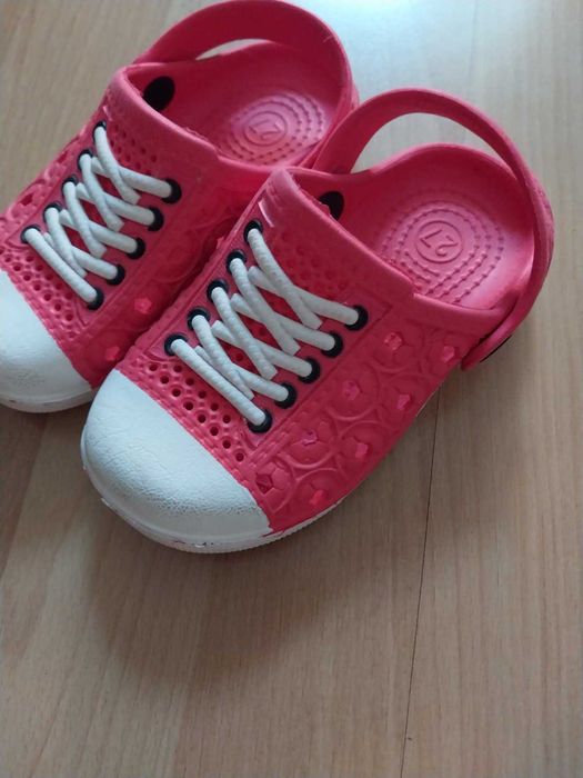 Взуття дитяче. Такі як крокси