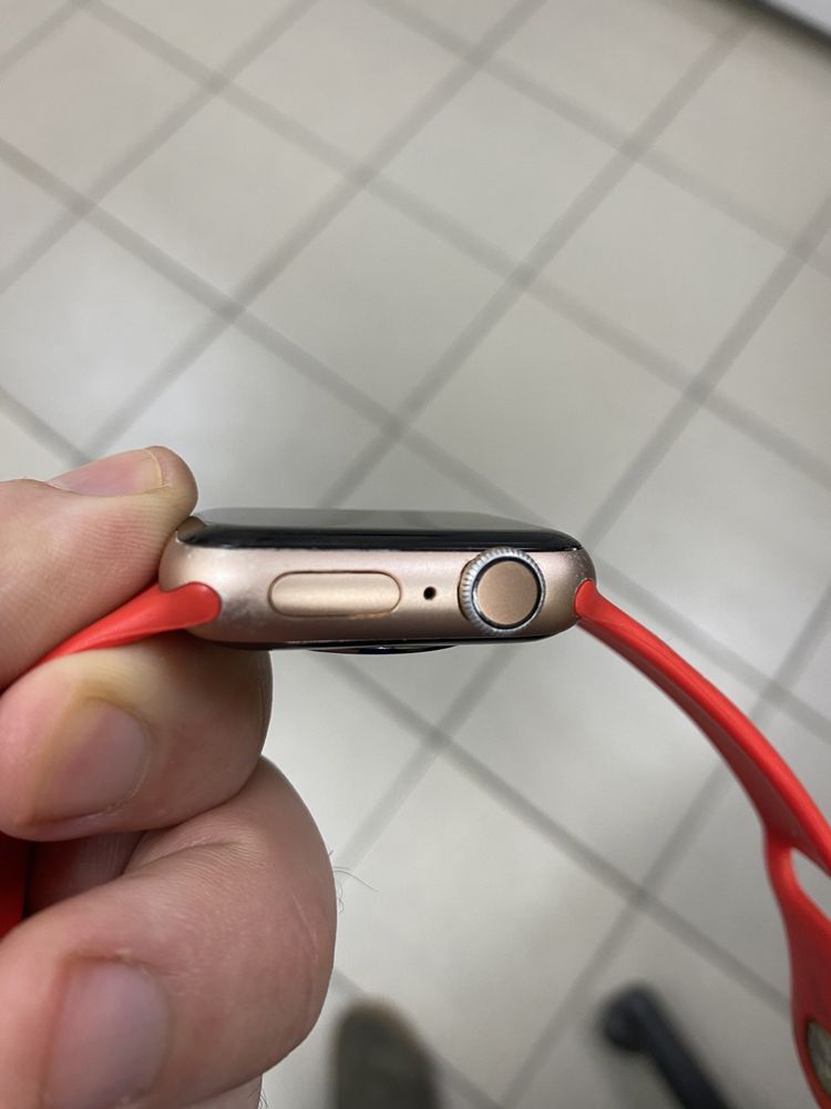 Продам часи Apple Watch Series 4 40mm