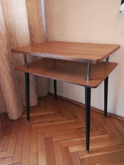 Stolik lata 50 / 60 PRL patyczak z dwoma blatami. Retro, vintage.