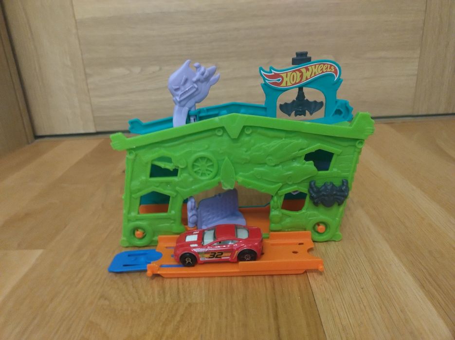 Dom strachu Hot Wheels