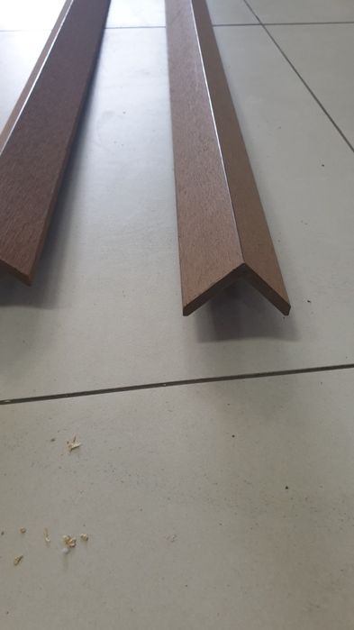 Kątownik kompozytowy