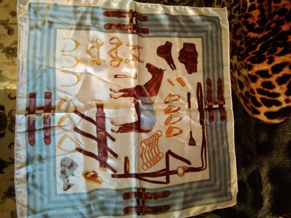 Платок шелковый( на шею, на сумку, голову, волосы).