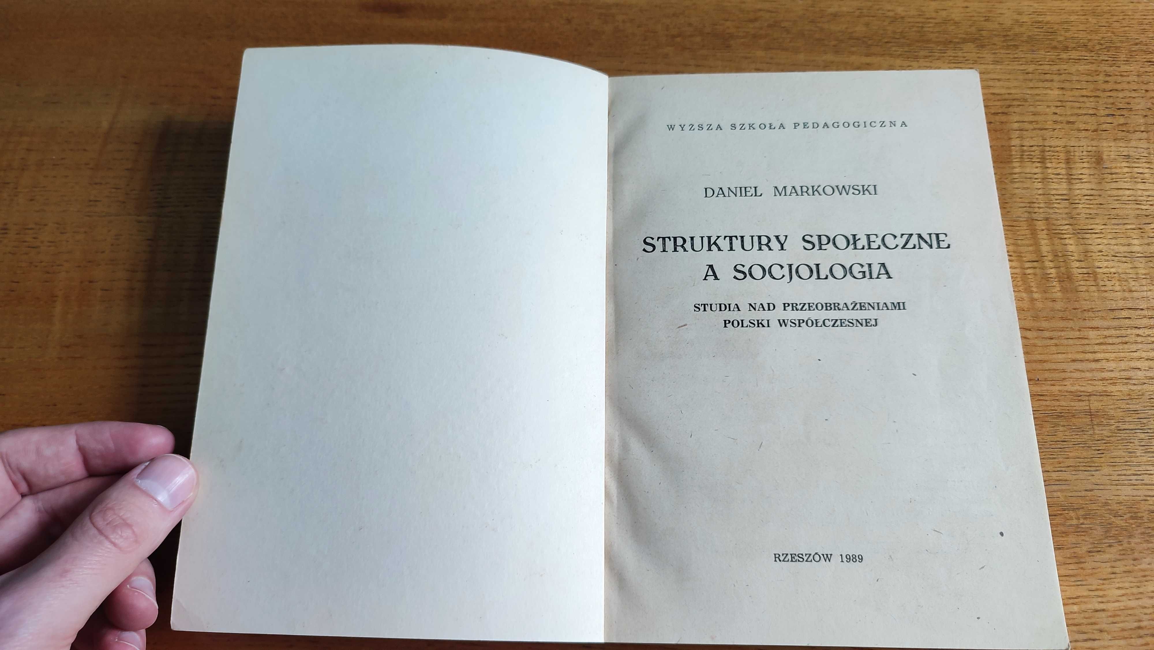 Struktury społeczne a socjologia Daniel Markowski