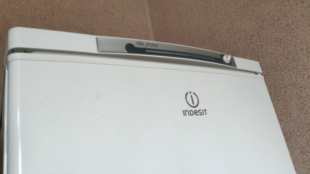 Морозильна камера INDESIT No Frost