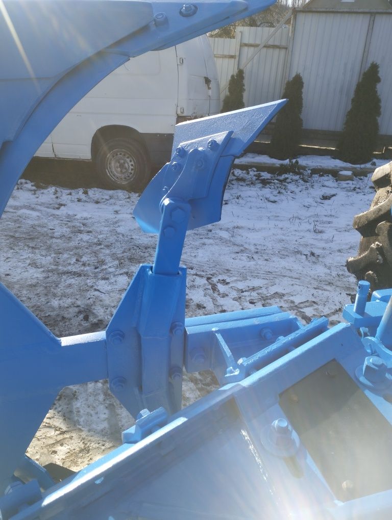 Продам оборотний плуг Fenet ( 3 корпусний)