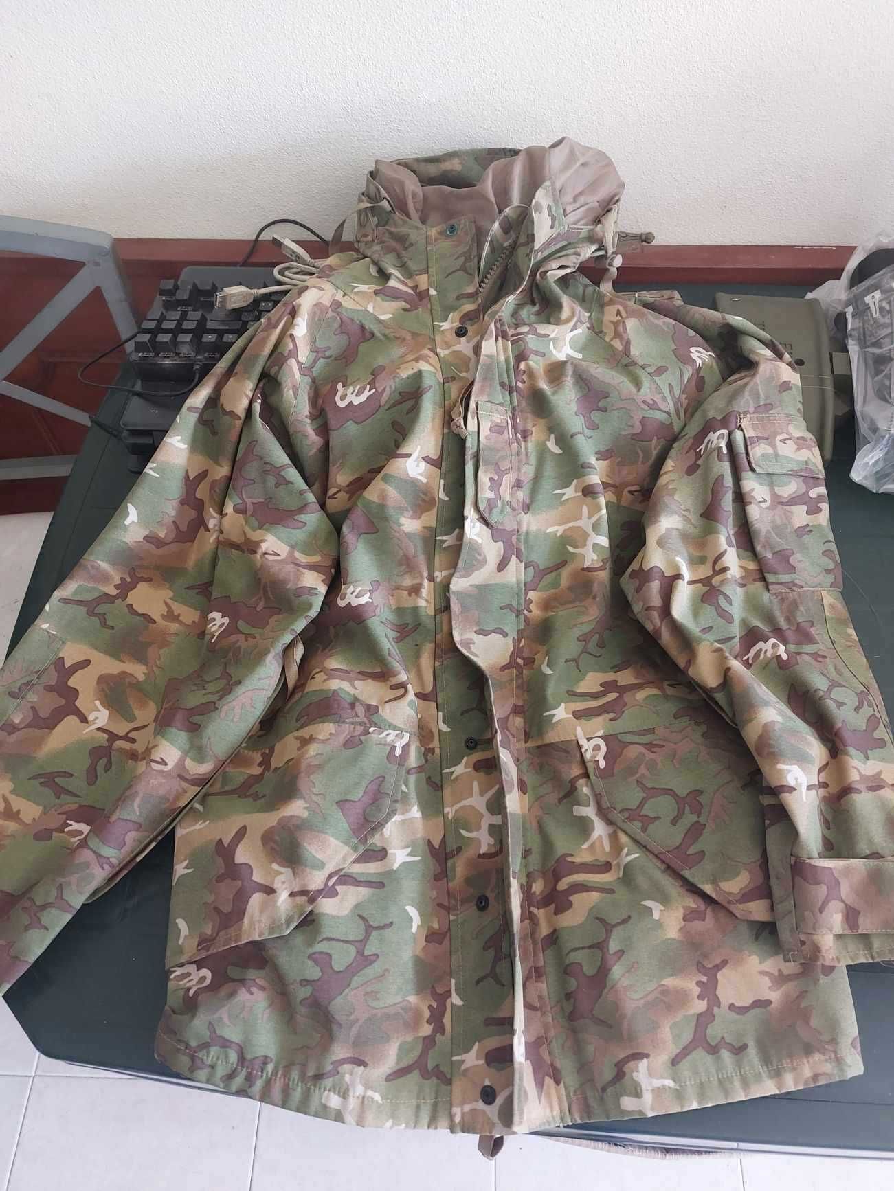 lenços  chapeus varios impermeavel camuflado