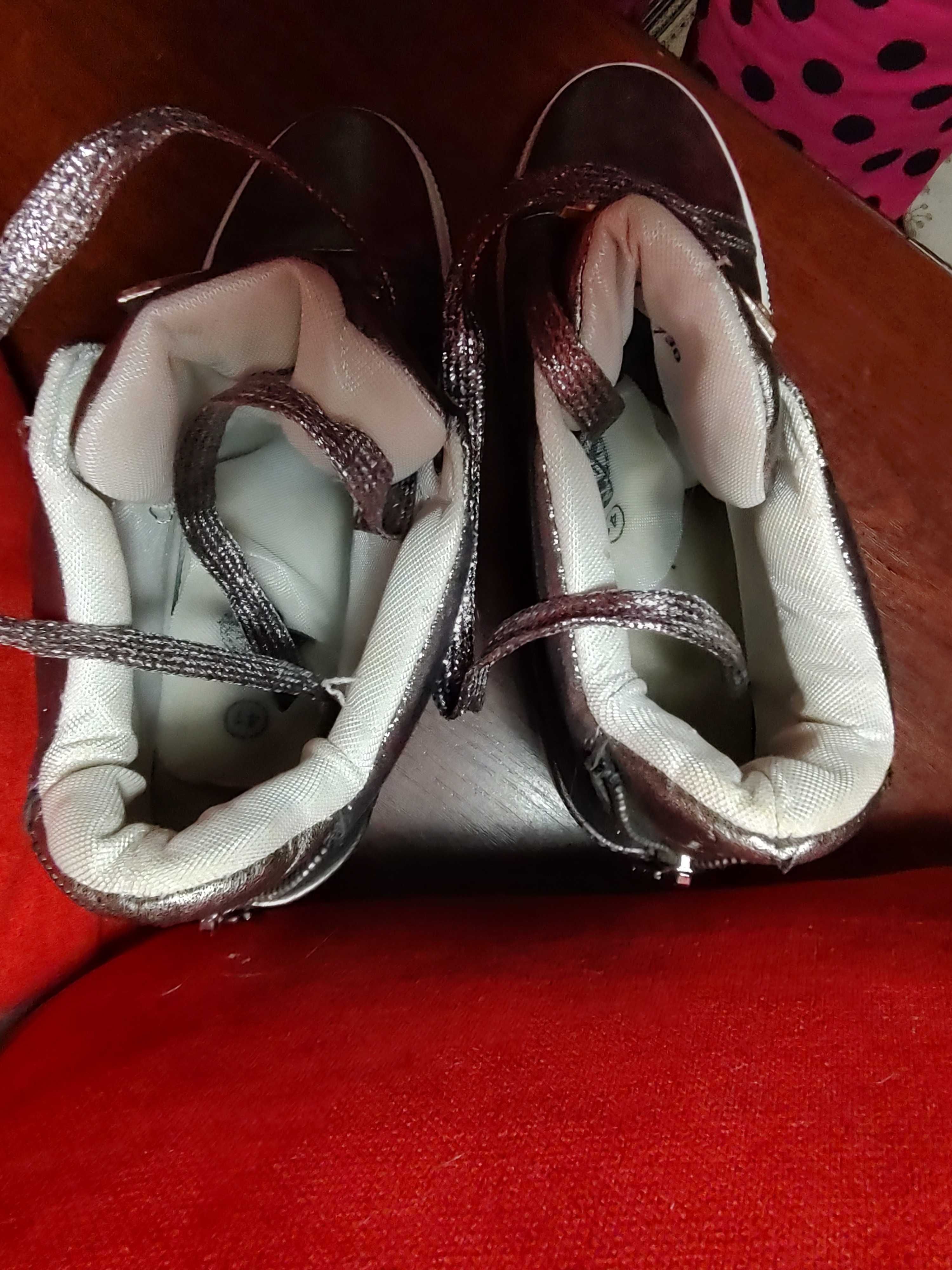 Ботинки черевики снікерси срібні