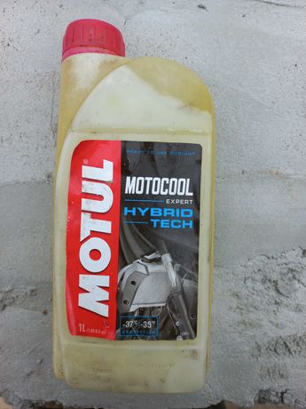 Продам оригинальный тосол Motul Motocool для мото техники.