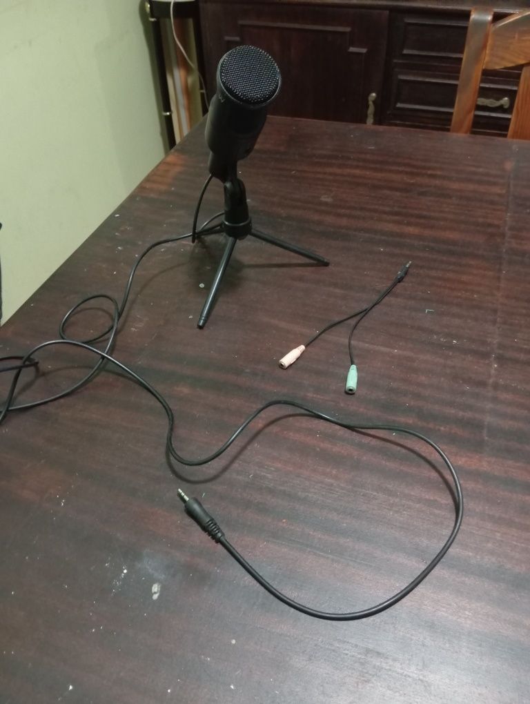 Microfone com base e fio (micro, fones)