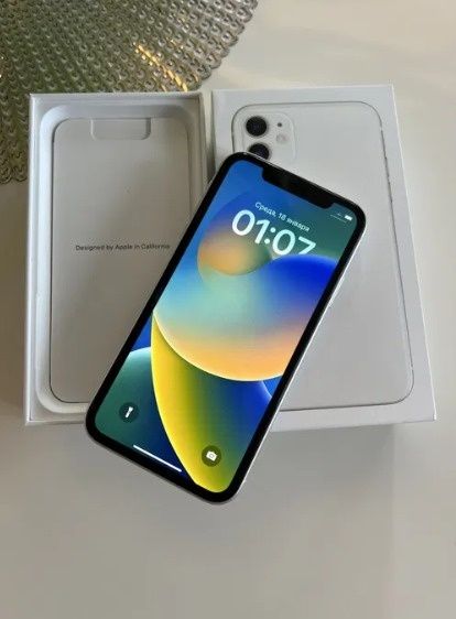 Продам iPhone 11 (128 ГБ) у стильному білому кольорі