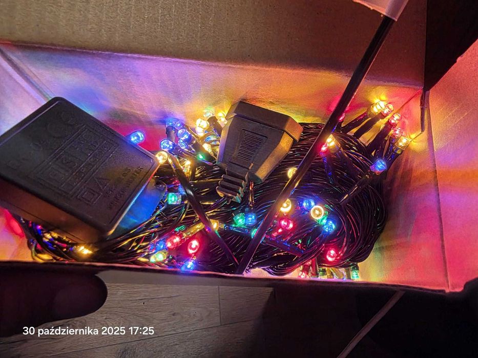 Lampki choinkowe wewnętrzne 300 LED multicolor 8 funkcyjnym programat