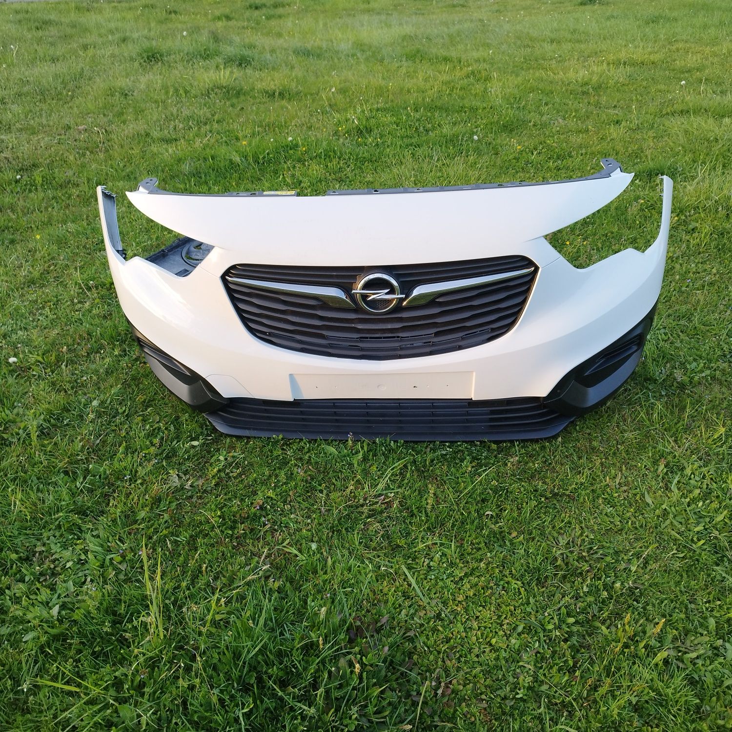Opel Combo E zderzak przedni