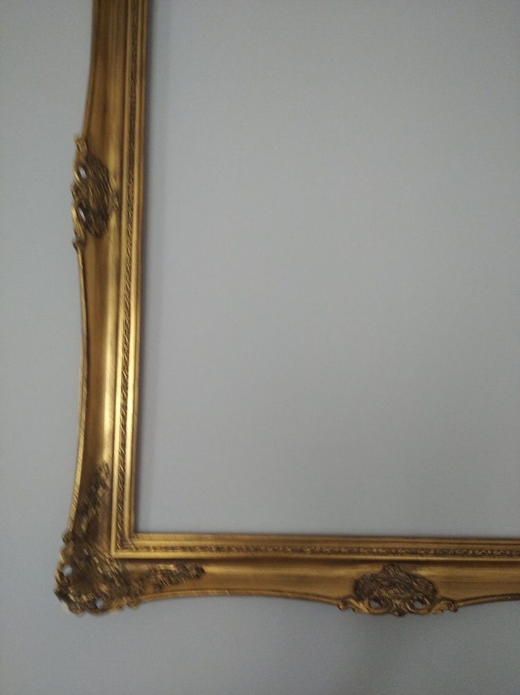 Drewnia rama do obrazu z gipsowymi ornamentami