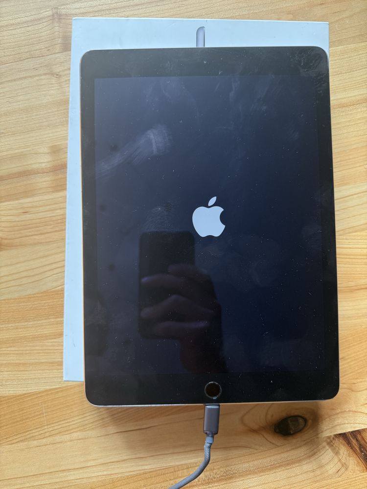 Apple Ipad Air2 Wi-Fi 64gb A1566 на запчастини або ремонт