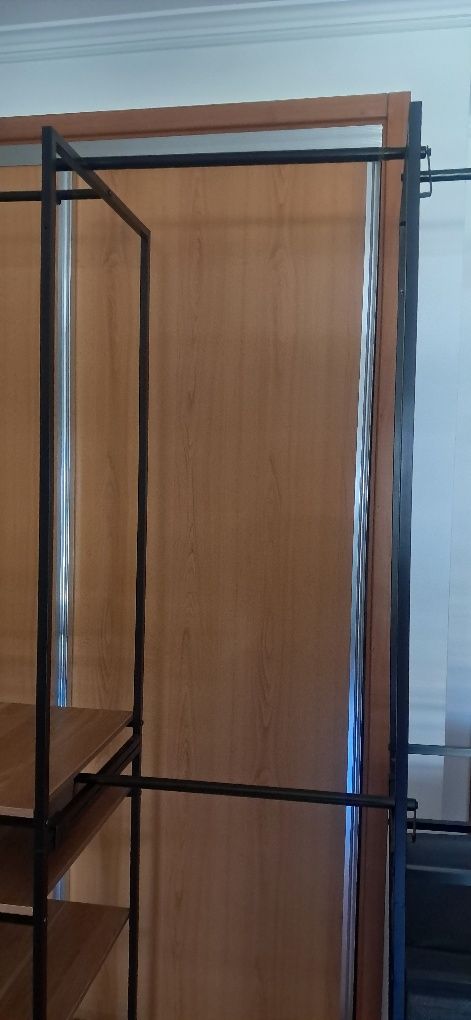 Armario em ferro para roupa