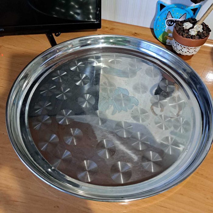 Піднос з нержавіючої сталі