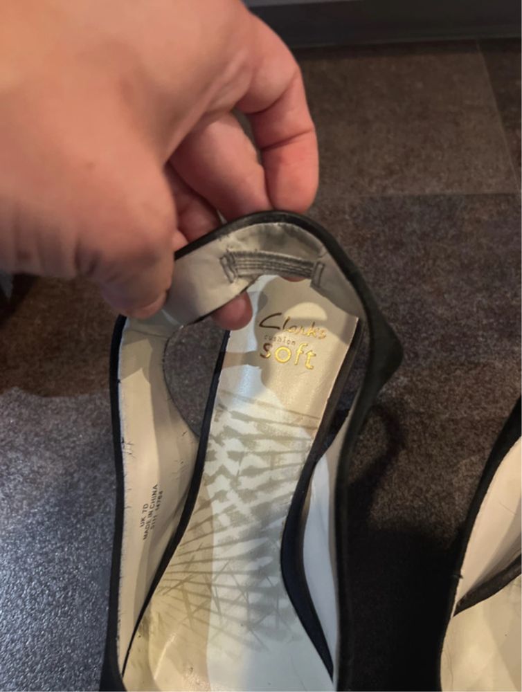 Clark’s soft czarne zamszowe buty na obcasie - rozm. 7 D